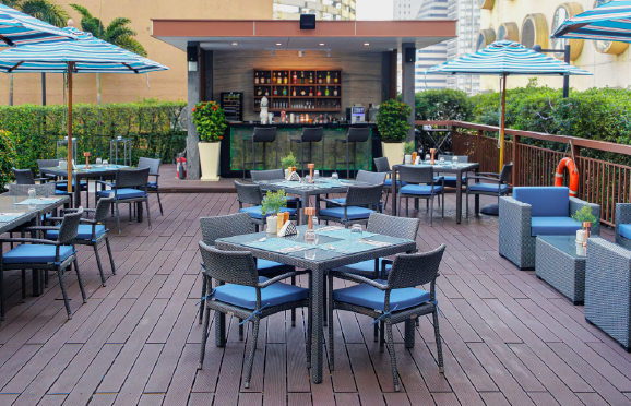 Aqua Terraza Pool Bar at Holiday Inn Bangkok Silom