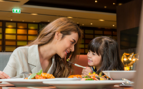 "Hotel Restaurant_Holiday Inn Bangkok Silom"