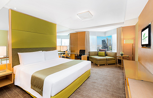 Rooms And Suites Holiday Inn Bangkok Silom